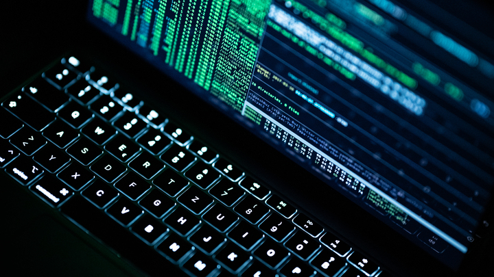 СБУ попыталась купить русских хакеров за миллион рублей. И тут же поплатилась