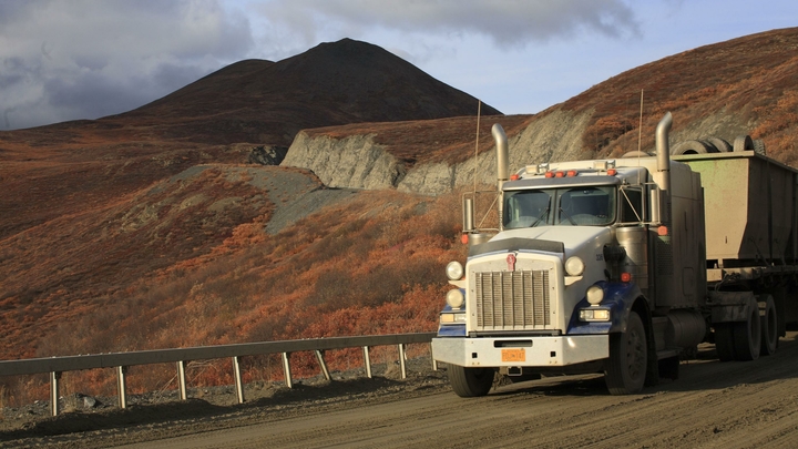 Получили бы повтор с Аляской: Журналист назвал спасителей России от разбазаривания земель