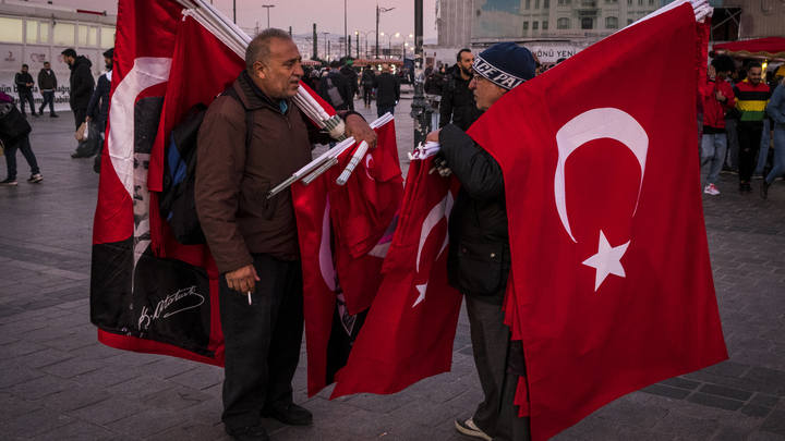 Пусть бегут: Турция решила не сдерживать рвущихся из Сирии в Европу беженцев