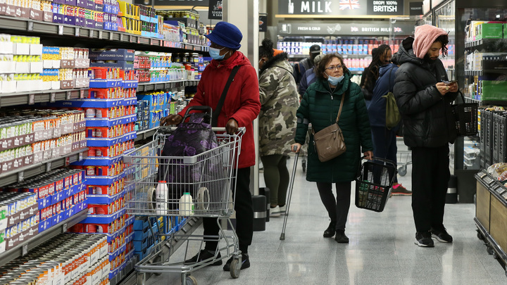 Воруют даже сыр и масло: В Лондоне стали крепить защитные бирки на продукты