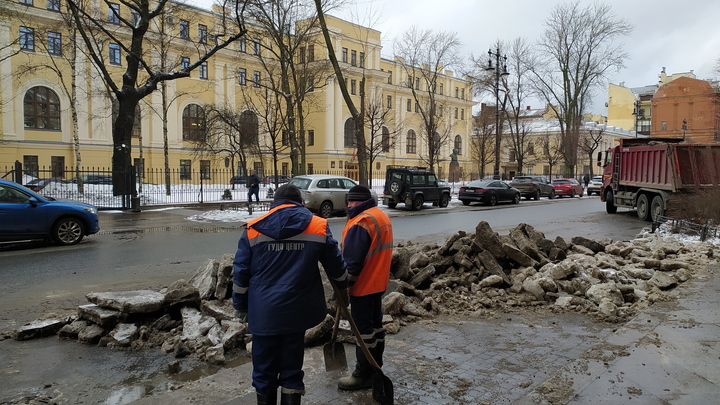 Дворника можно будет послать по мобильнику: В Подмосковье создали приложение для контроля уборки