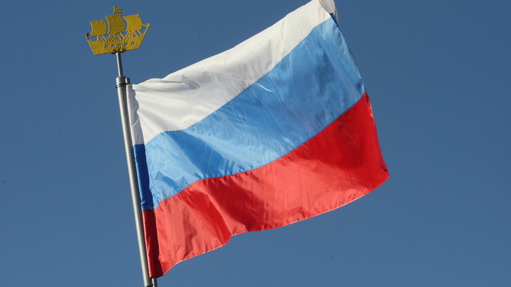 Итальянцы вышли с триколорами в поддержку России