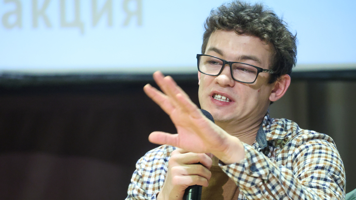 Актёр Никита Кологривый рассказал на шоу Басты про свои зубы