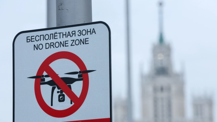 В результате атаки БПЛА повреждена многоэтажка на западе Москвы