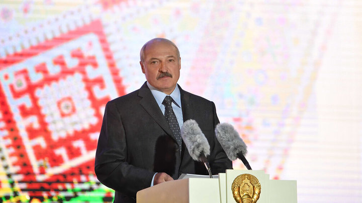 Поклонники Лукашенко подсчитали, за сколько глотов он выпивает чашку кофе