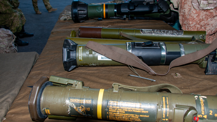 РИАН: Русский офицер подбил танк в бою с Азовом*, несмотря на ранение