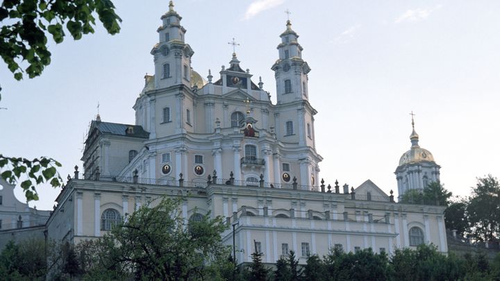 Киев объявил войну Православию. СБУ нагрянула с обысками в Почаевскую Лавру