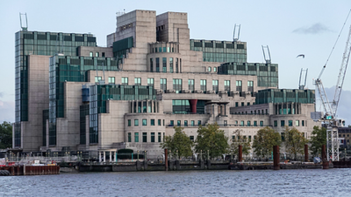 Джеймс Бонд уже не тот. Главой британской разведки MI6 станет женщина