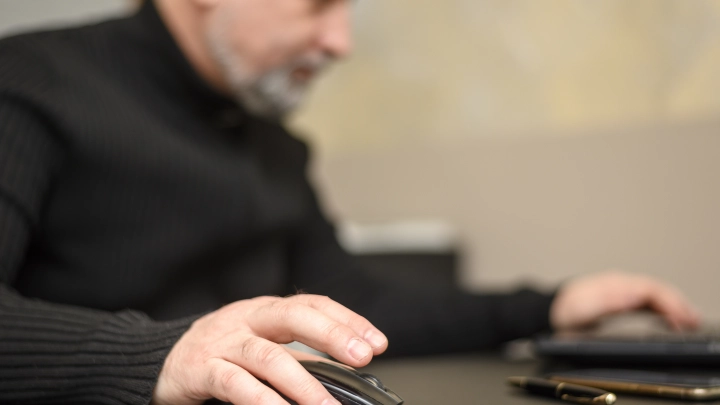 Пенсионер вернул себе квартиру в Москве после признания в спланированном обмане покупателей