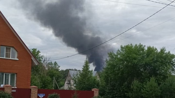 Крупный пожар произошёл в городе Оби под Новосибирском