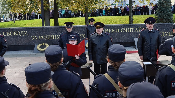В Нижегородском кремле прошла церемония принятия присяги первокурсниками академии МВД