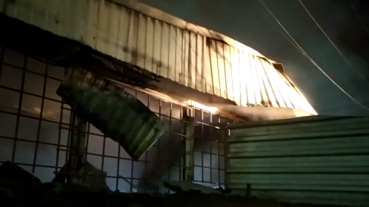 В Краснодаре ночью сгорела хозпостройка на ул. Сормовской