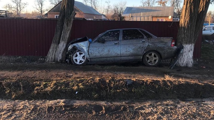 В Ростовской области подросток за рулём автомобиля Ока спровоцировал дорожную аварию