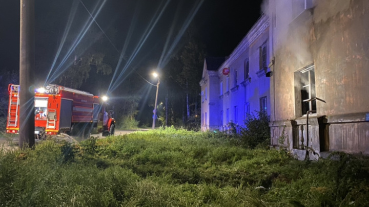 В Карабанове ночью горел многоквартирный дом: есть погибшая