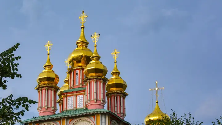 Предупреждение о бедах всем нам: священник о мироточении образа Николая II