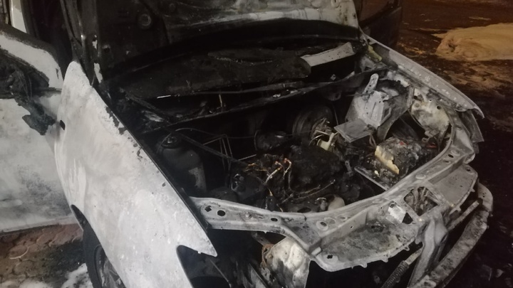 В Иванове сгорел Renault Logan, предварительная версия — поджог