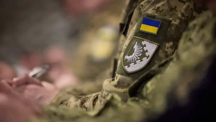 Украинский военный рассказал, что рядом с местом удара по Сумам проходила церемония награждения ВСУ
