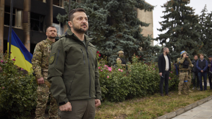 Массовые захоронения в Изюме: Зеленский перешёл черту