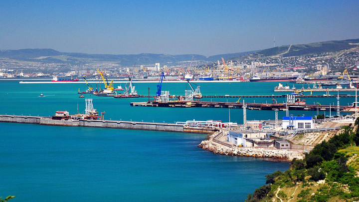 В небе над Новороссийском заметили странный горящий объект