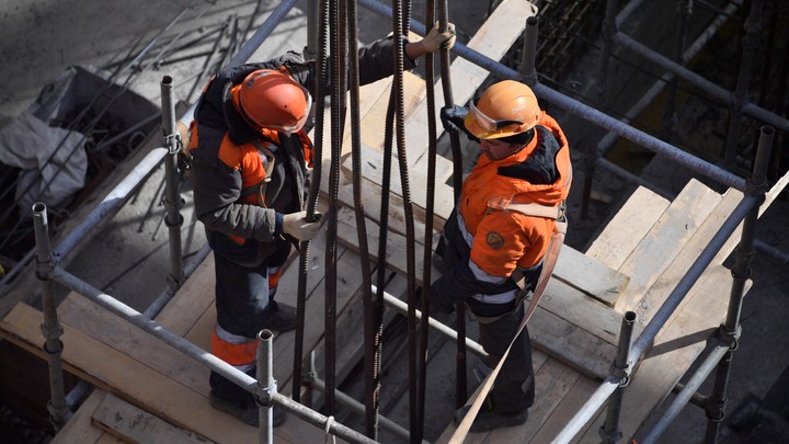 Названы сферы с самым острым дефицитом кадров в Свердловской области этим летом