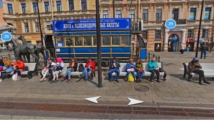 Из-за долгов памятник конке у метро «Василеостровская» в Петербурге продали за 11 тысяч рублей