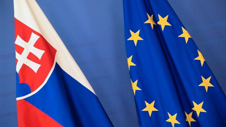 Посла РФ вызвали в МИД Словакии после комментария на статью о врагах России