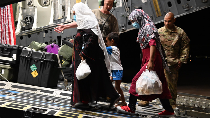 Из Афганистана - в тюрьму: На Украине предложили размещать беженцев в колониях