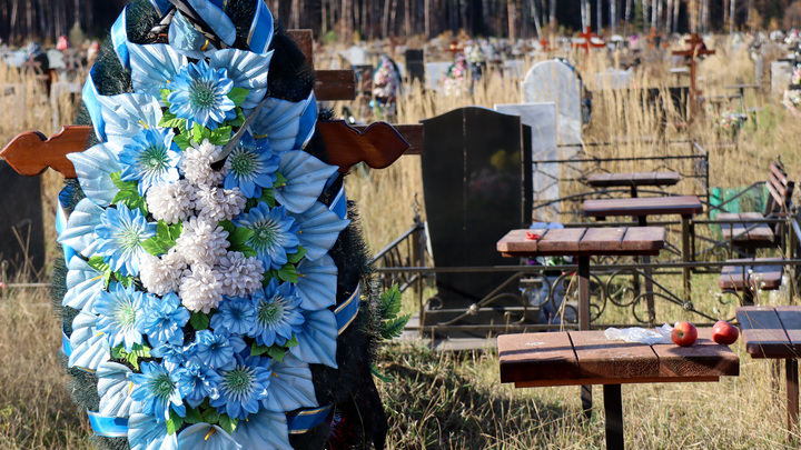 Покидают, когда нужны: В Иркутске простились с экипажем самолёта Су-30