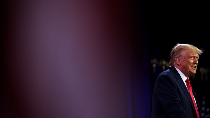 Трампа обвинили сразу по четырём статьям. Захарова указала на случайное совпадение