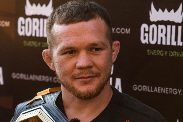 Пётр Ян разгромил Фигейредо на турнире UFC в Китае и вызвал русофоба на бой