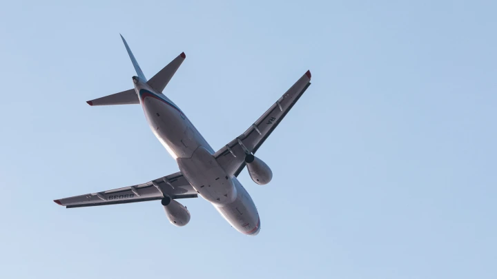 Первый полет самолета Superjet с отечественным двигателем ПД-8 сняли на видео