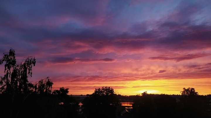 Таинственные огни в ночном небе: Жители Сан-Диего засняли НЛО