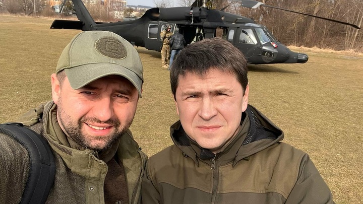 Советник офиса Зеленского Подоляк из-под кинжала заявил, что Украина ненавидит Россию