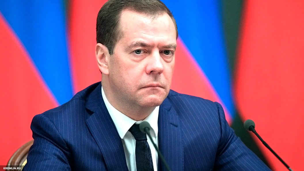 Экономика протухла: Сергей Михеев прокомментировал опрос об отставке Медведева Экономика протухла: Сергей Михеев прокомментировал опрос об отставке Медведева