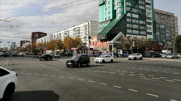 Новый левый поворот на Комсомольский проспект в Челябинске создает пробку