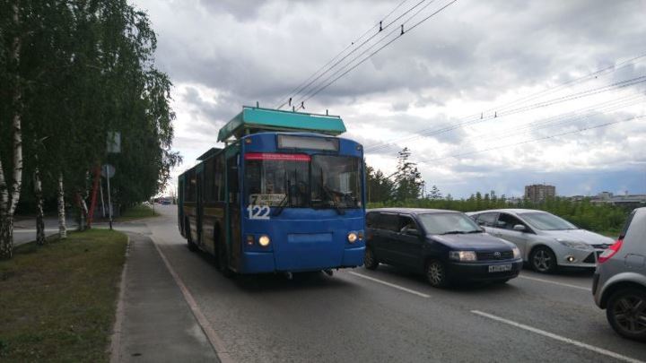 Из-за обрыва проводов в центре Кемерова встали троллейбусы