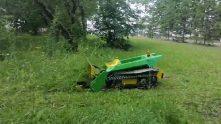 Беспилотник намерены применять в Новосибирске для кошения газонов