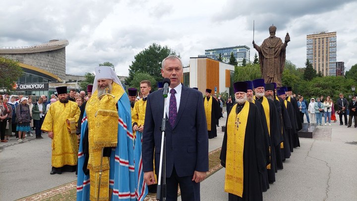 Памятник Николаю Чудотворцу освятили в Новосибирске