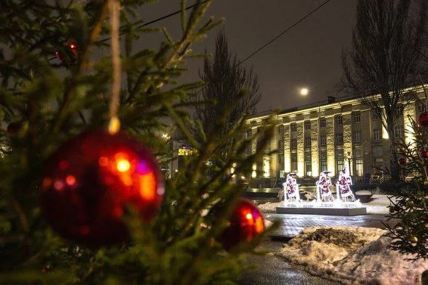Власти Курска сократили траты на новогодние украшения после критики жителей