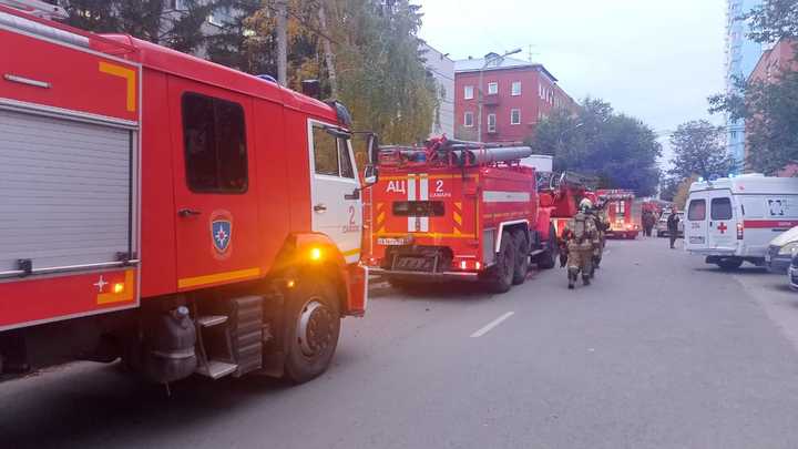 В Самаре пожарные тушили огонь в здании на улице Чапаевской