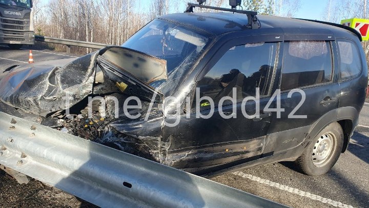 Один человек погиб в результате лобового столкновения иномарок в Кузбассе