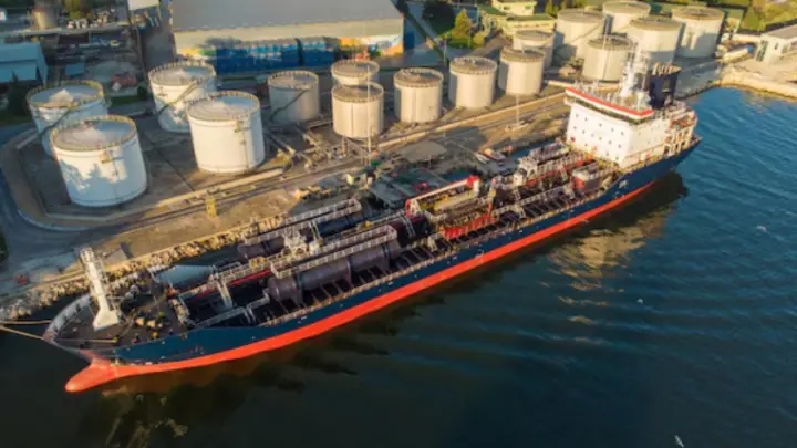 Евросоюз узаконил присвоение доходов от продажи нефти России
