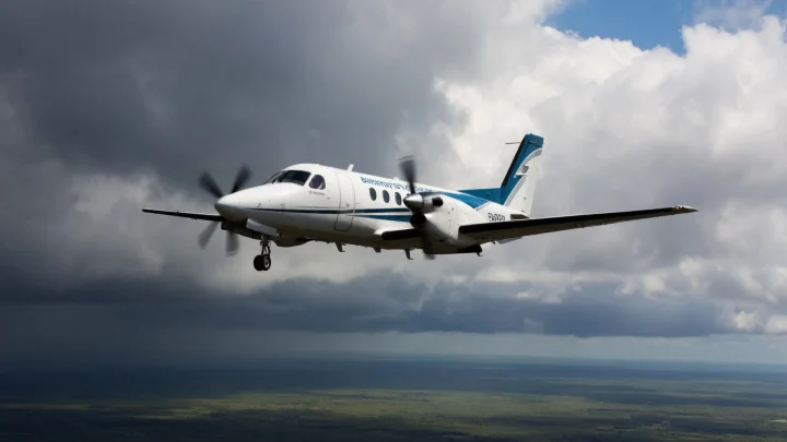 Самолёт с политиками на борту рухнул в горах. Погибших - 15 человек: Спасатели сутки добирались на место трагедии