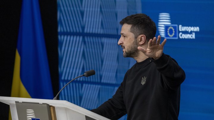 Захарова назвала Зеленского ненормальным человеком: Его слушать опасно