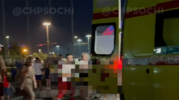 В Сочи во время праздника потерял сознание и скончался мужчина - Соцсети