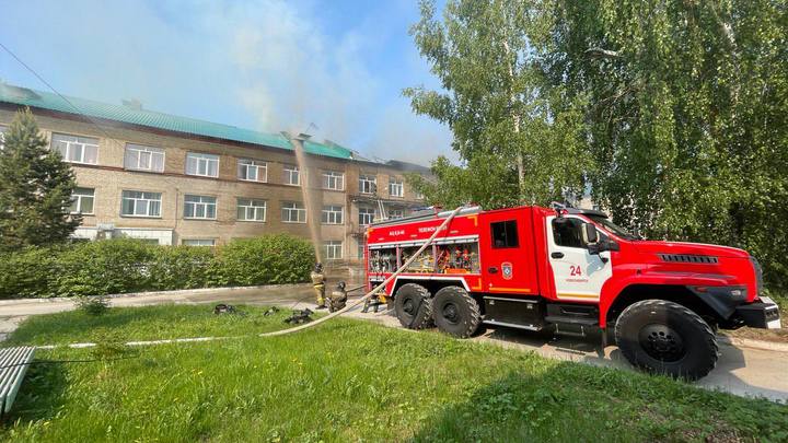 В Новосибирске потушили пожар в Центральной клинической больнице