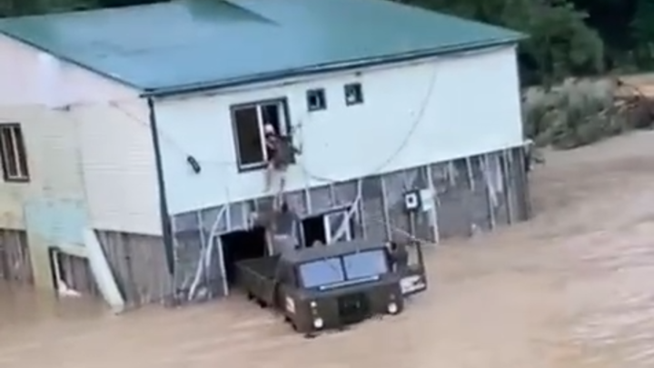 Вода зашла в город и станицы: В Горячем Ключе спасатели эвакуируют людей из затопленных домов