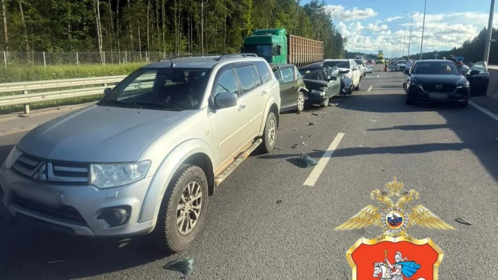 Женщина и маленький ребёнок пострадали в массовом ДТП на трассе М-3 в Подмосковье