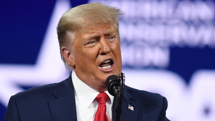 Мужчины в женском спорте. Трамп перед толпой не сдержал негодования: Это безумие!