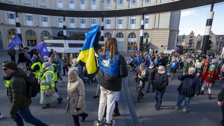 Daily Express: Польша нанесла Зеленскому удар исподтишка, заставив украинских беженцев раскошелиться